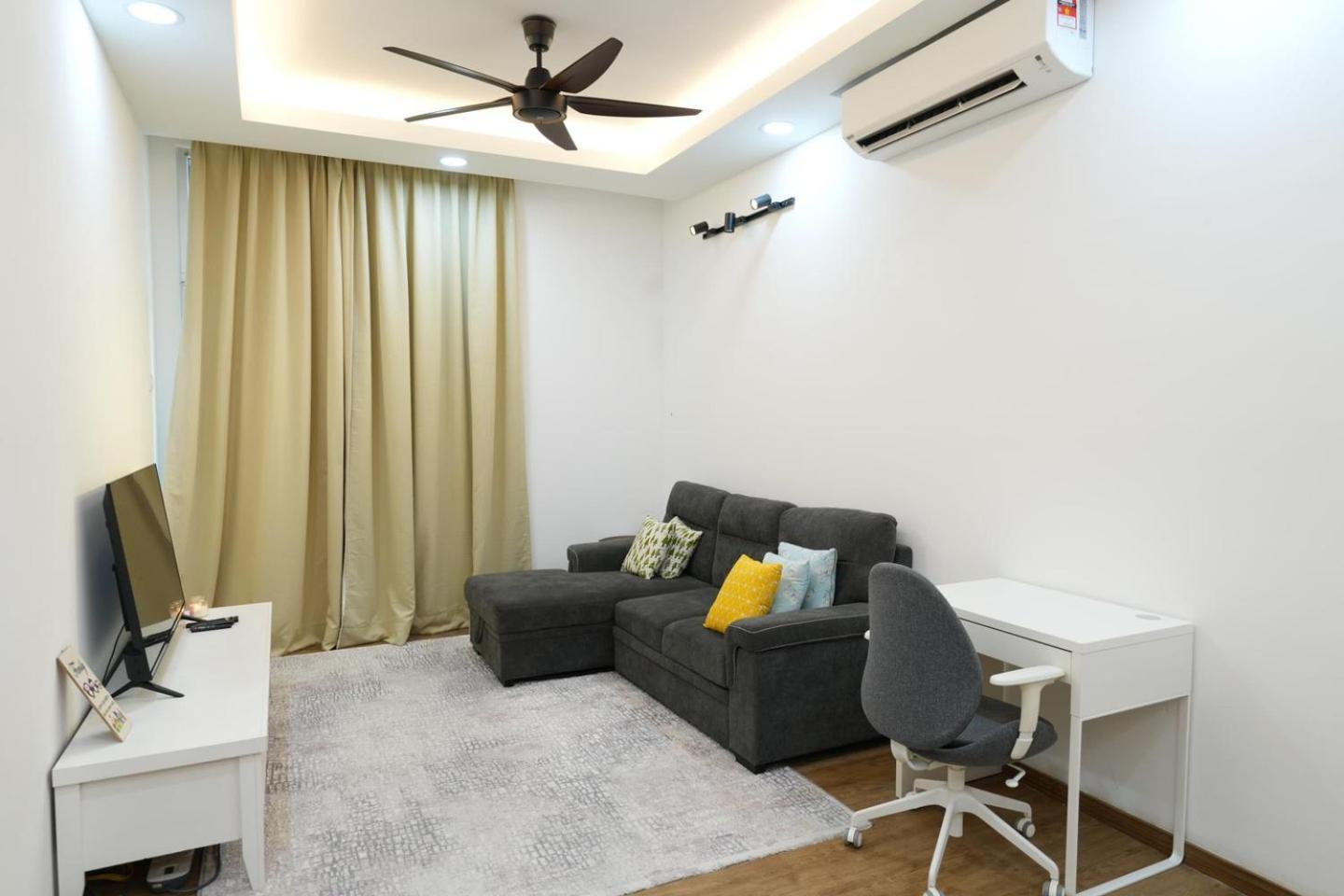 Flat In 2r 2br 5 Mins Driving To Tamarind Square Cyberjaya